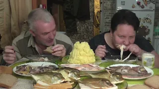 MUKBANG RUSSIA| СЕЛЬДЬ,ВОМЕР,СЕЛЬДЬ,КАЛЬМАР Х/К  и СЛАБОСОЛЕНАЯ СЕЛЬДЬ + КАРТОФЕЛЬНОЕ ПЮРЕ.ВКУСНО!!!