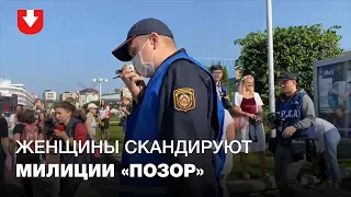 Милиция просит разойтись женщин, собравшихся возле Комаровского рынка