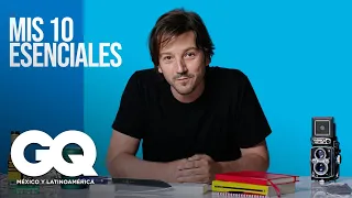 Diego Luna y las 10 cosas sin las que no puede vivir | 10 esenciales | GQ México y Latinoamérica