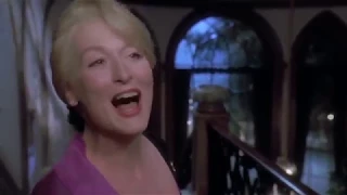 Meryl Streep falling down the stairs for 1hr - Death Becomes Her