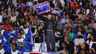 Obama Defends Heckler at Clinton Rally