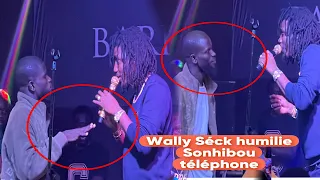 Oh Non quelle honte😱Wally Seck humilie Souhaibou Telecom  et lui fait descendre de sa scène li niaw