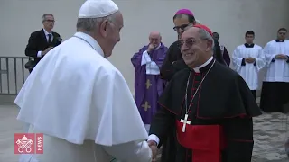 Papa al cimitero Laurentino: mai perdere la memoria e la speranza