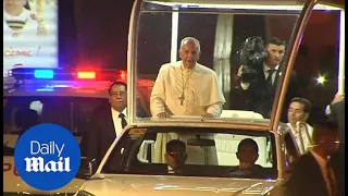 Pope Francis rides Pope Mobile to greet crowds in Manila - Daily Mail