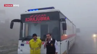 I mezzi delle squadre di soccorso fermi in colonna: la nebbia è troppo fitta per proseguire