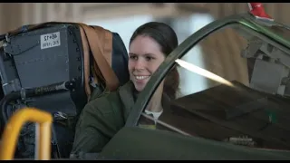 Die Erste Kampfpilotin der Bundeswehr (Germany's 1st Female Tornado Fighter pilot Ulrike Flender)