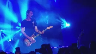 Bush, Gavin Rossdale performs Glycerine live.