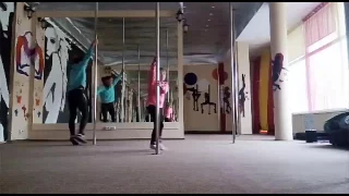 Pole Dance l Тренировки вместе с доцей. Ребенок на пилоне. Доця с мамой