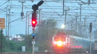 Gatimaan express 160 kmph at a level crossing : Indian Railways