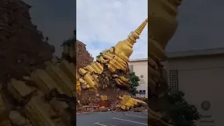 An ancient pagoda in Chiang Mai, #thailand, collapsed and crumbled amid #heavy#rains  and flooding.