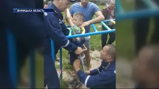 На Вінниччині рятувальники звільнили 7-річного хлопчика