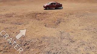 Recogiendo fragmentos de meteorito en un cráter | Desierto de Atacama