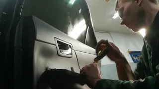 Как снять обшивку задней двери на камри 50