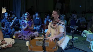 2,5 hours Traditional Performance of Hare Krishna Kirtan - Maha Mantra Live in St. Petersburg, Day 1