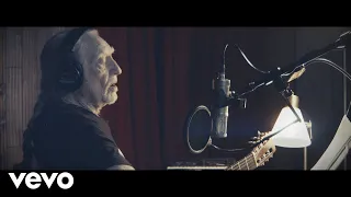 Willie Nelson - Ride Me Back Home (Official Video)