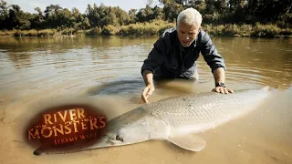 Reeling in A HUGE Alligator Gar | ALLIGATOR GAR | River Monsters