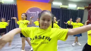 See Tình | Hoàng Thuỳ Linh | Zumba Kid | PASSION DANCE