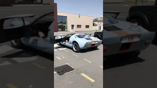 Ford GT40 very LOUD start.