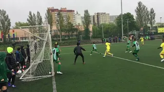 Юный вратарь делится опытом. Навесы в штрафную.Young goalkeeper to share experiences.