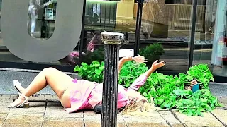 Bushman Prank: She fell down!!! Funniest Bushman Moment Ever