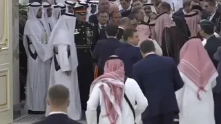 Путин попросил посмотреть кинжал