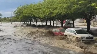 Impactantes imágenes de la granizada histórica en Vitoria y las riadas en Zaragoza