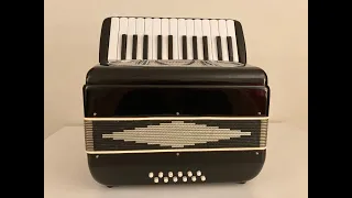 12 Button Accordion: #12 "Beer Barrel Polka"