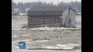 Dike breach forces mass evacuation in C. China