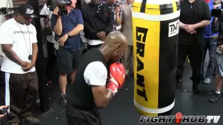 Floyd Mayweather vs. Robert Guerrero: Mayweather heavy bag workout (HD)