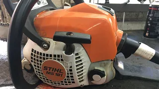 Cleaning carburetor at Stihl MS 181