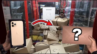 WON Apple iPhone 11 Pro from this MYSTERY BOX CLAW MACHINE!
