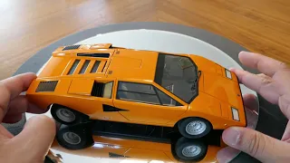 The Lamborghini Countach by AutoArt in 1:18 scale diecast vs Bburago