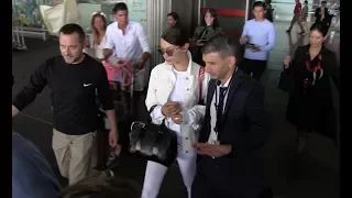 EXCLUSIVE - Bella Hadid arrives at Paris CDG Airport