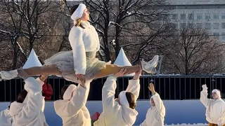 Какая красота. Юлия Липницкая на льду в парке Горького 7/01/24. Сказки Плющенко