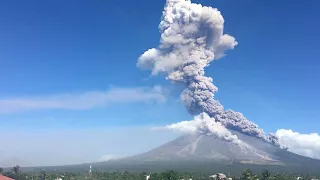 Timelapse Of Filipino Volcano Eruption