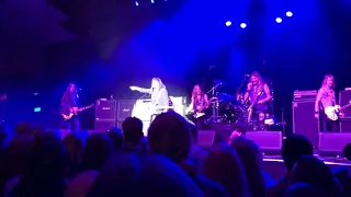 Gene Simmons & Ace Frehley - Torpedo Girl (messing around) (live - Melbourne 30/8/2018)