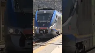 [Treni] DOPPIA Minuetti 068-100 + Treno Regionale 12871 Trenitalia in arrivo alla Stazione Bagheria!