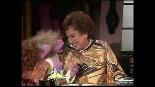 The Muppet Show - 306: Jean Stapleton - Cold Open (1978)