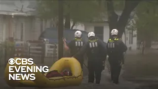 Texas flash floods prompt high-water rescues