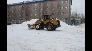 Водитель снегоуборочной техники задавил женщину в Сургуте