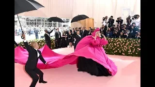 Самые яркие образы звезд на красной дорожке Met Gala-2019