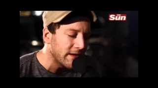 Matt Cardle covers Lady Gaga - Paparazzi (Live Acoustic from The Sun Biz Sessions)