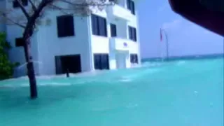 Tsunami Hitting Kandholhudhoo Maldives 2004