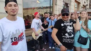 ID AHO - Летать! Супер хит кавер группы Айдахо звучит на Невском проспекте в Санкт-Петербурге...
