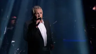 Michel Sardou / Une fille aux yeux clairs    (Live 2013  Les Grands Moments à l'Olympia)