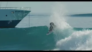 Caroline Marks backside surfing