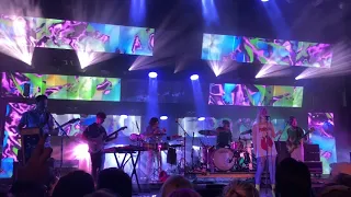 Paramore- Forgiveness (live)