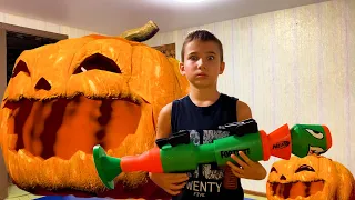 Nerf War: Нерф Базука против Огромной Злой Тыквы