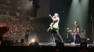 blink-182, Tom gives a guitar to a kid (Live in Houston 2023)