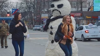 Scary Snowman Prank